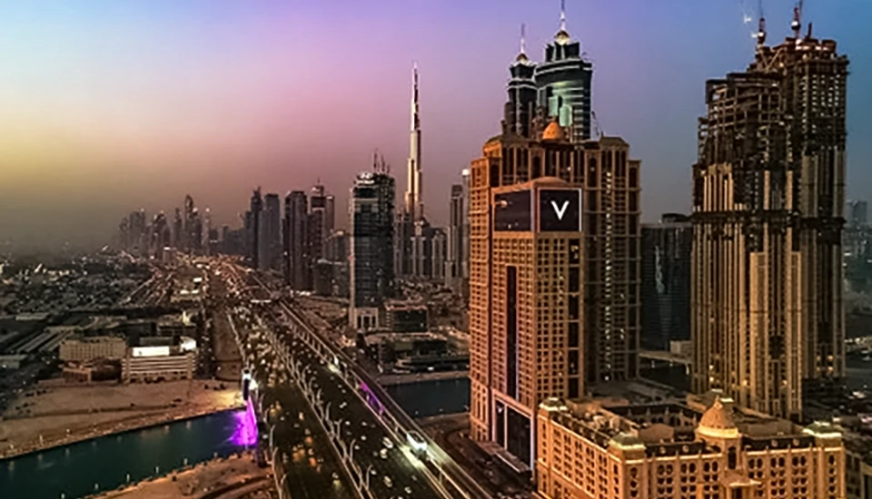 وی هتل دبی کیوریو کالکشن با هیلتون